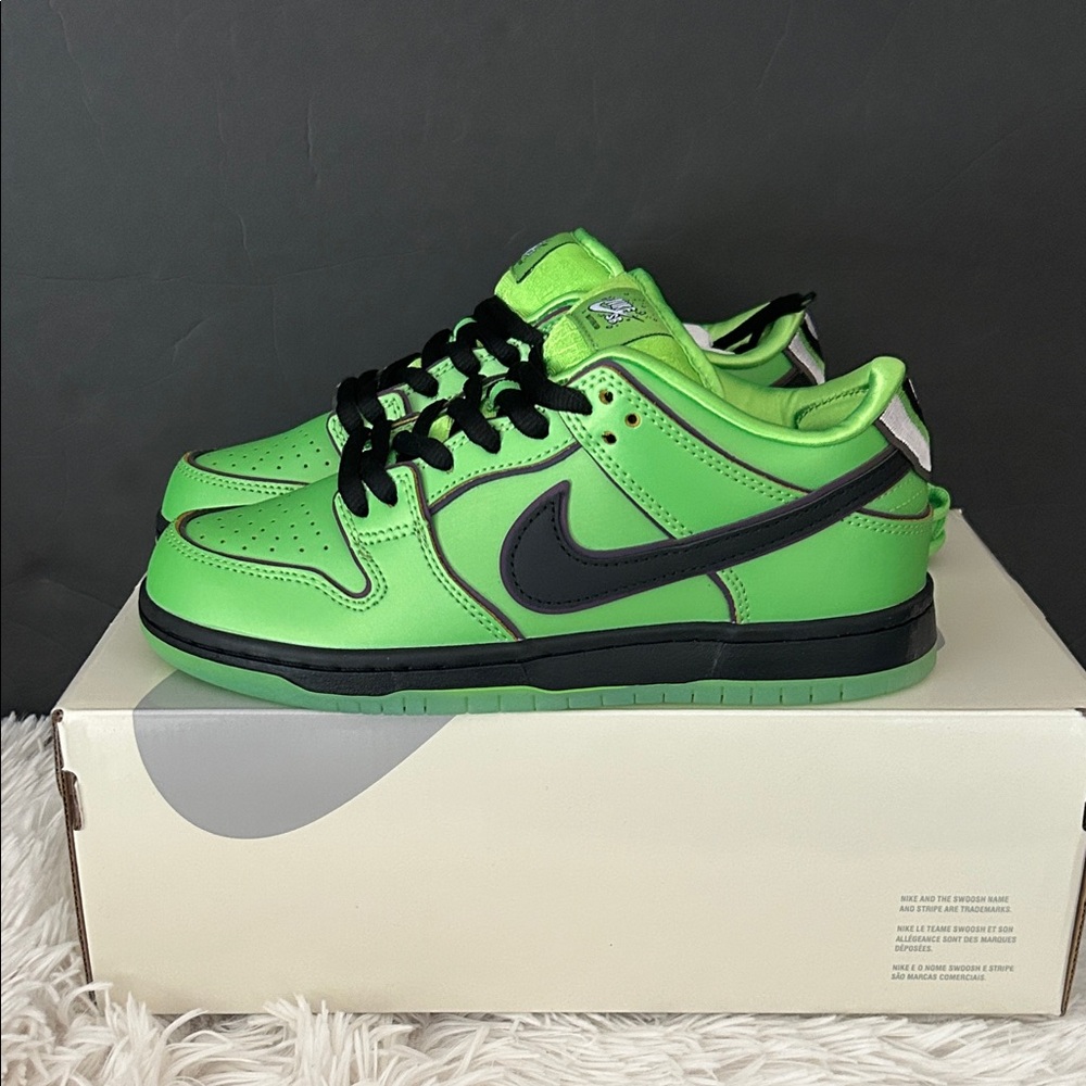 NWT Power Puff girls Nike Low-Top Sneakers